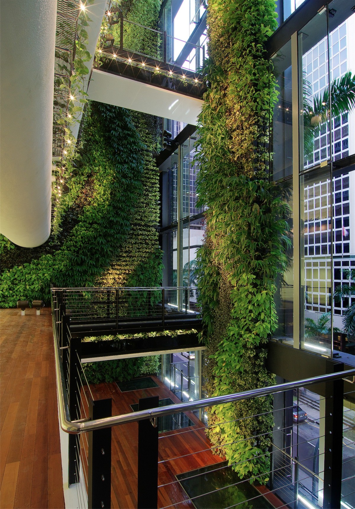 Interior de um edifício de escritórios, Singapura.