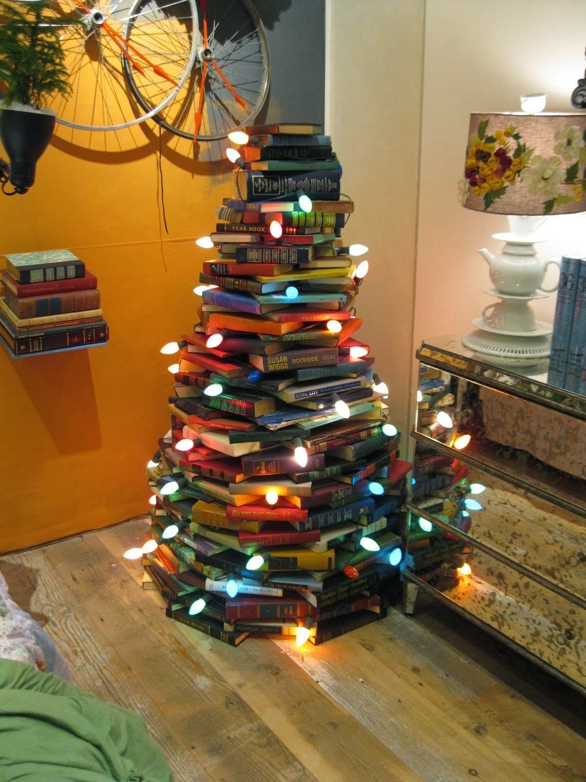 10 árvores de Natal modernas (e pouco convencionais) para decorares a casa sem usares um pinheiro