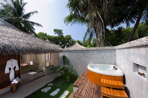 008-beach-villas-with-jacuzzi