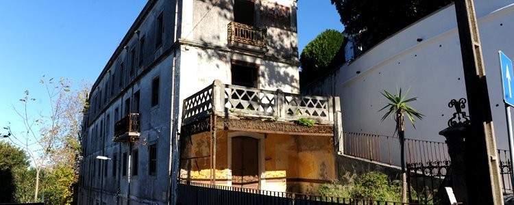 Edifício do antigo Hotel Netto está em ruínas (Foto: Câmara Municipal de Sintra).