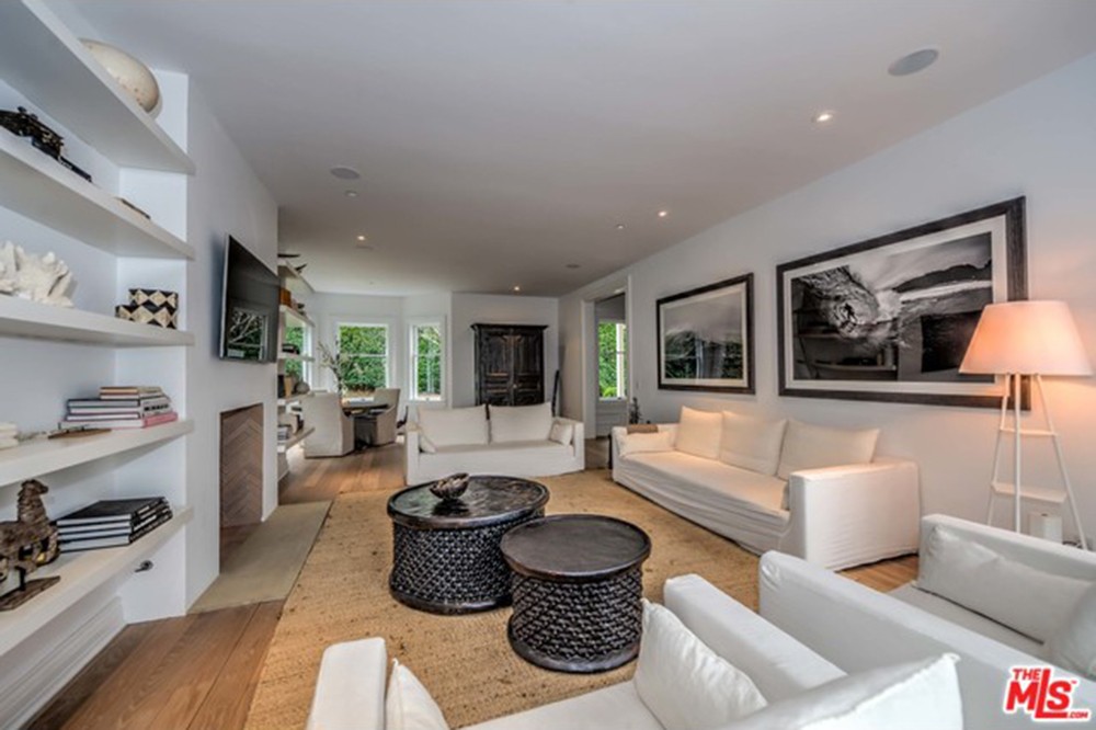 chris-hemsworth-elsa-pataky-house-in-malibu-for-sale-living-room-2
