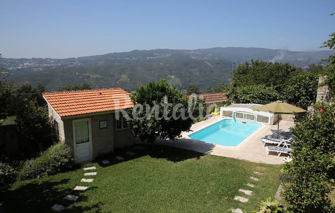 Casas de fim de semana: Refúgio de campo com vista para a serra em Sever do Vouga 