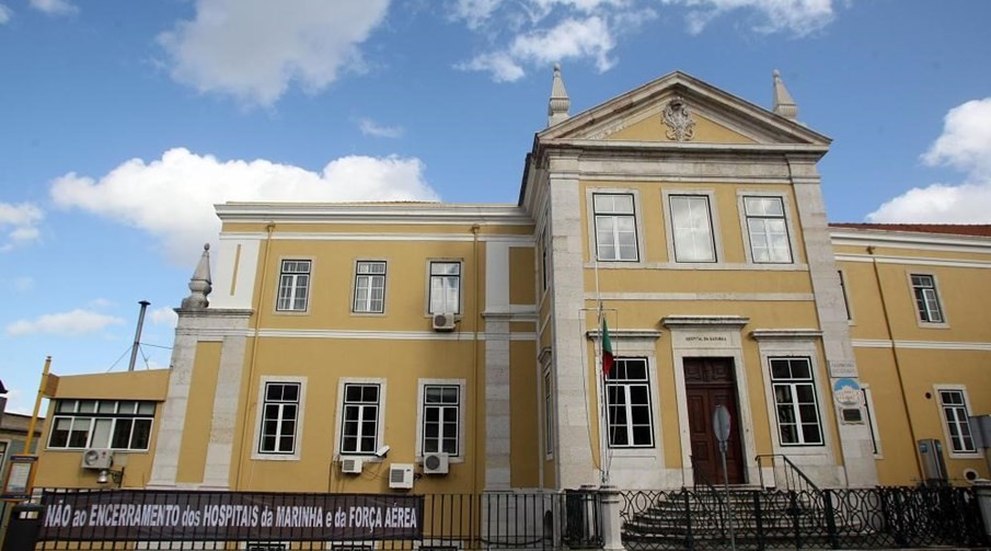 Antigo hospital militar, em Lisboa, vai ser licitado por 12 milhões de euros (fotografia do Correio da Manhã)