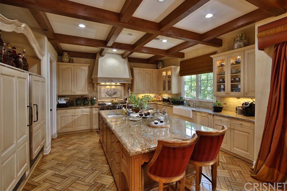toni-braxton-house-sells-in-calabasas-ca-kitchen