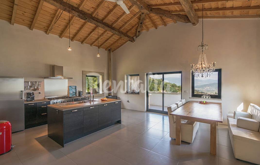 h.5323444.1070.680.0.ffffff.wm_.483ac15b