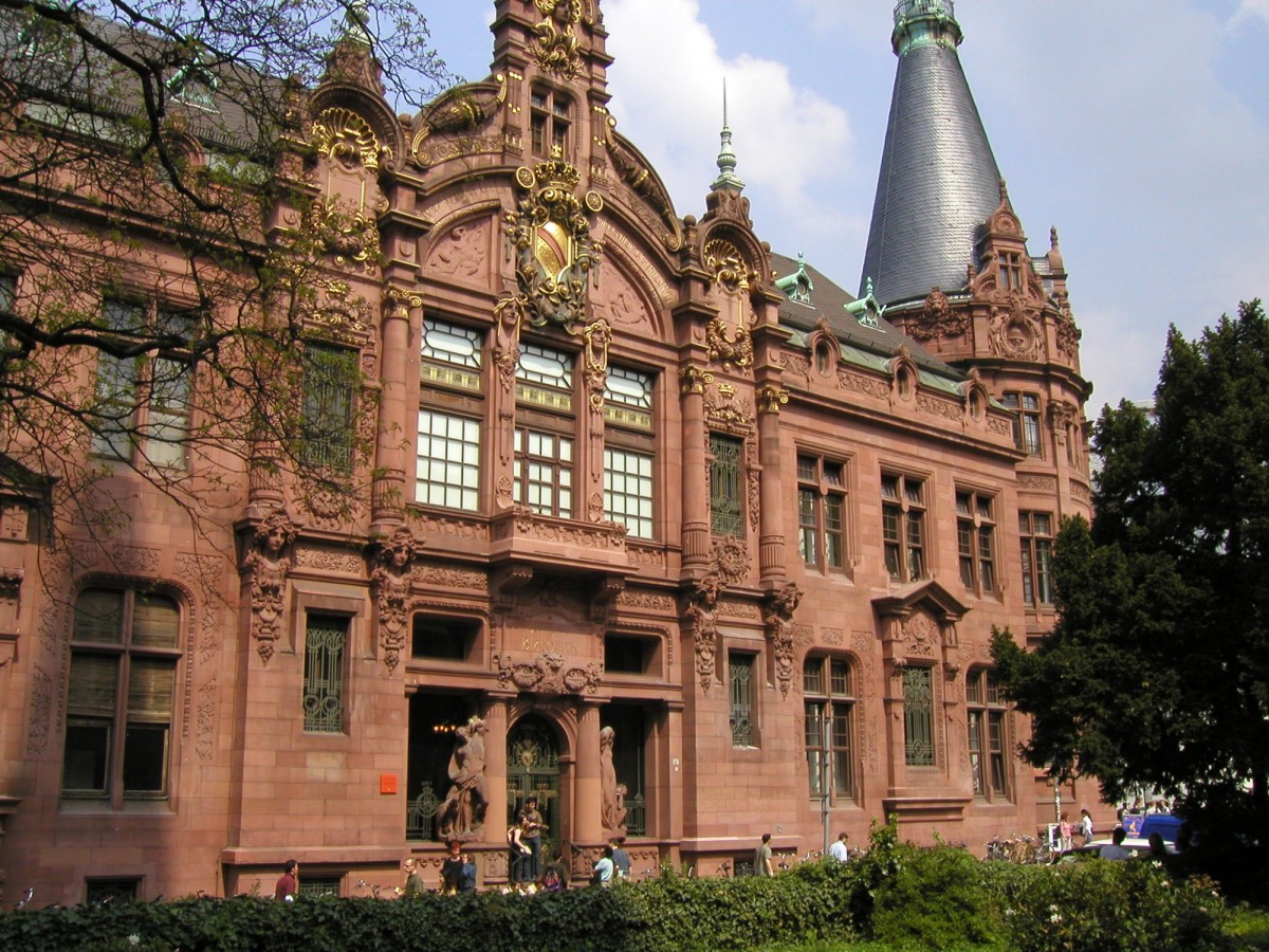 Algumas das universidades mais bonitas do mundo... uma é portuguesa