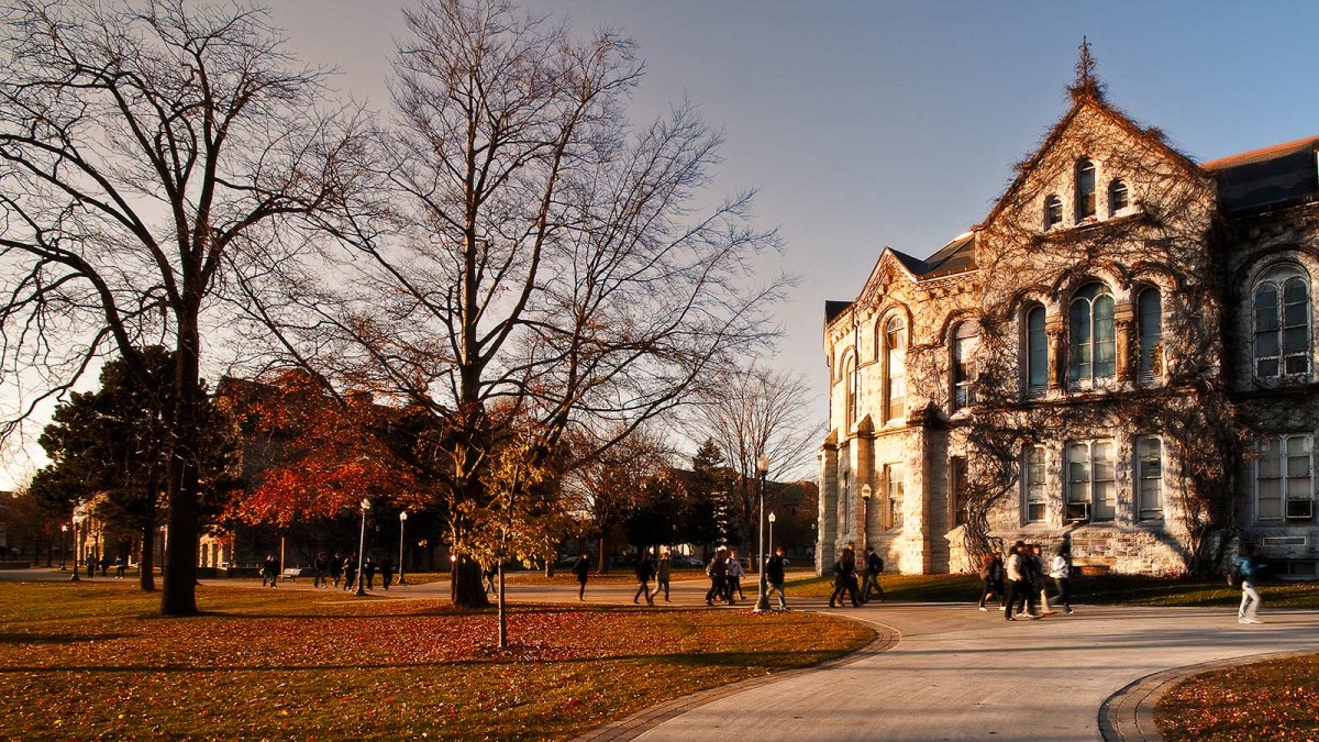 Algumas das universidades mais bonitas do mundo... uma é portuguesa
