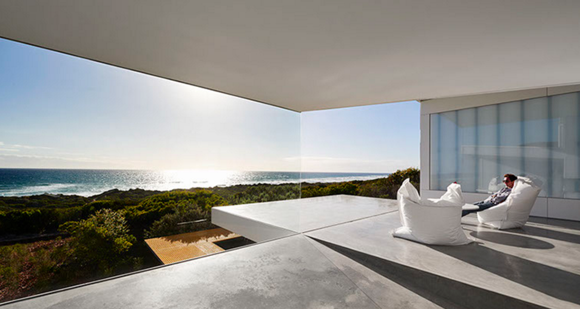 Casas de sonho: mansão translúcida de design com vistas espetaculares para o mar