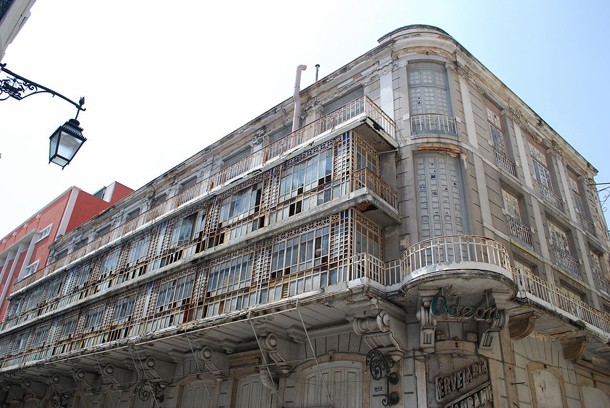 Edifício fechado desde os anos 90, fotografado pela Cidade na Ponta dos Dedos