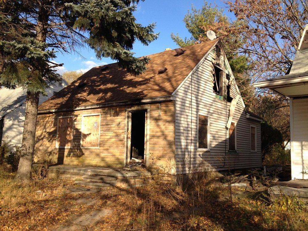 Eminem vende tijolos da casa onde cresceu por quase 300 euros cada 