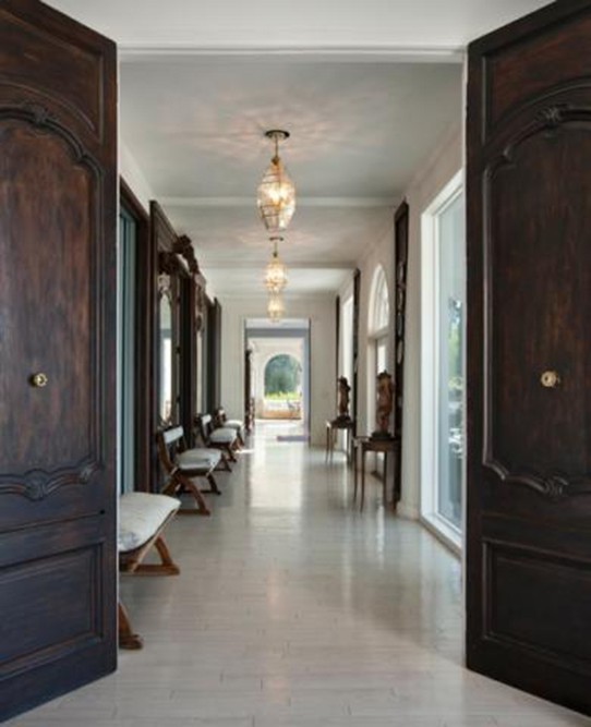 gwyneth-paltrow-house-in-santa-barbara-ca-hallway