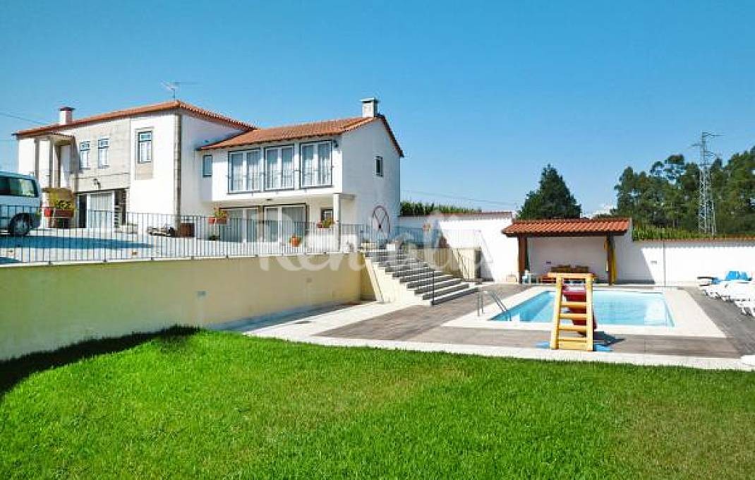 Casas de fim de semana: Vivenda rural com piscina ideal para “fugir” do stress da cidade 