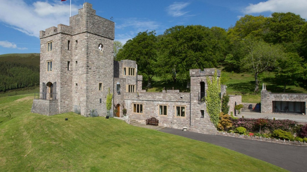 pay-jose-mourinho-views-modern-welsh-castle-1-1060x594