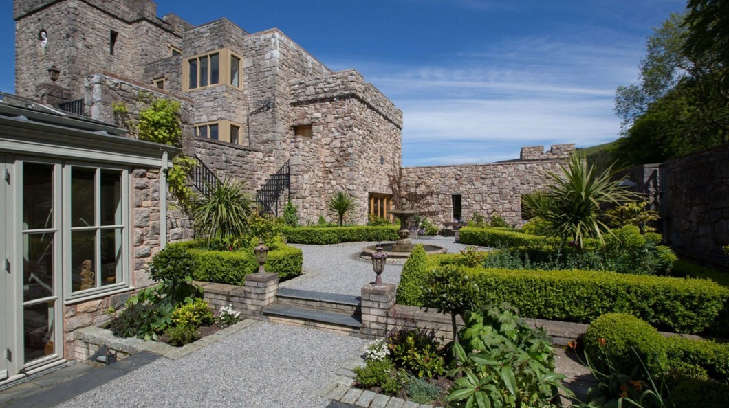 pay-jose-mourinho-views-modern-welsh-castle-2-1060x594