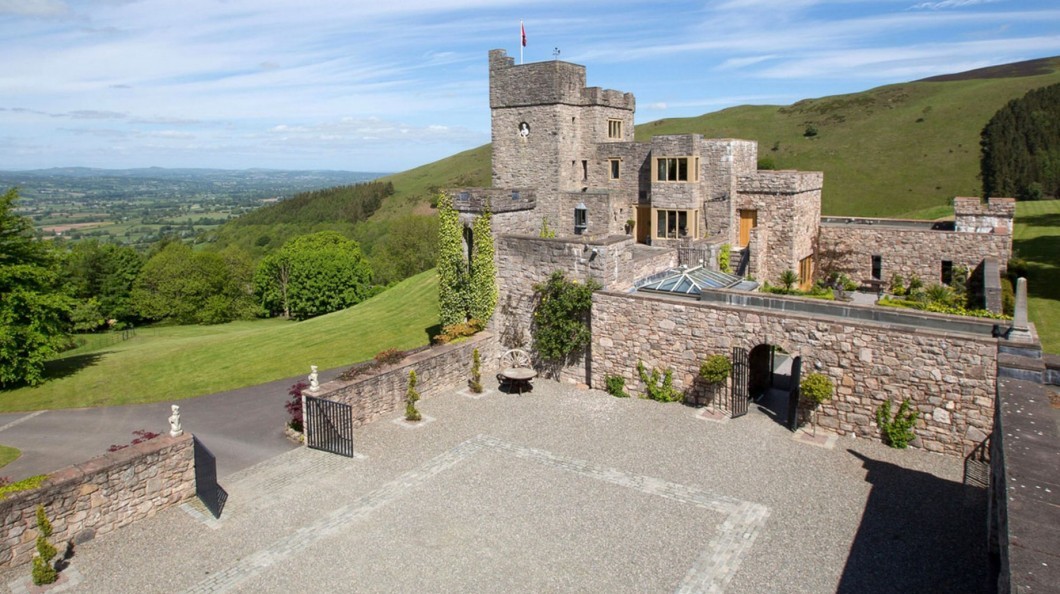 pay-jose-mourinho-views-modern-welsh-castle-3-1060x594