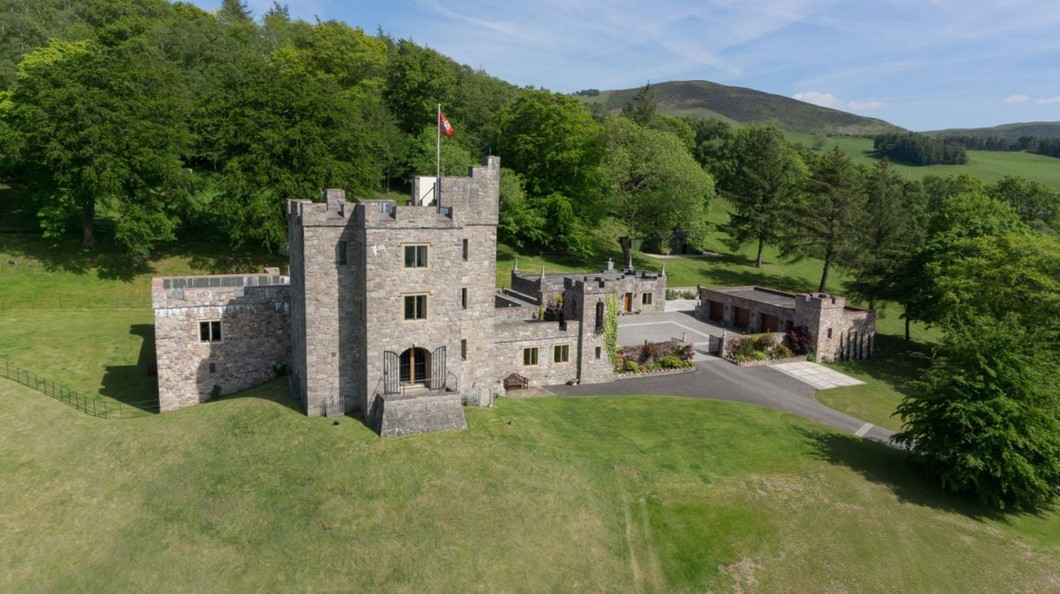 pay-jose-mourinho-views-modern-welsh-castle-4-1060x594