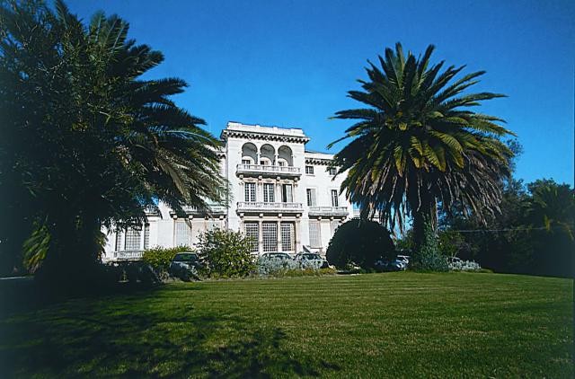Ismaelitas compram palácio da Universidade Nova em Lisboa por 12 milhões 