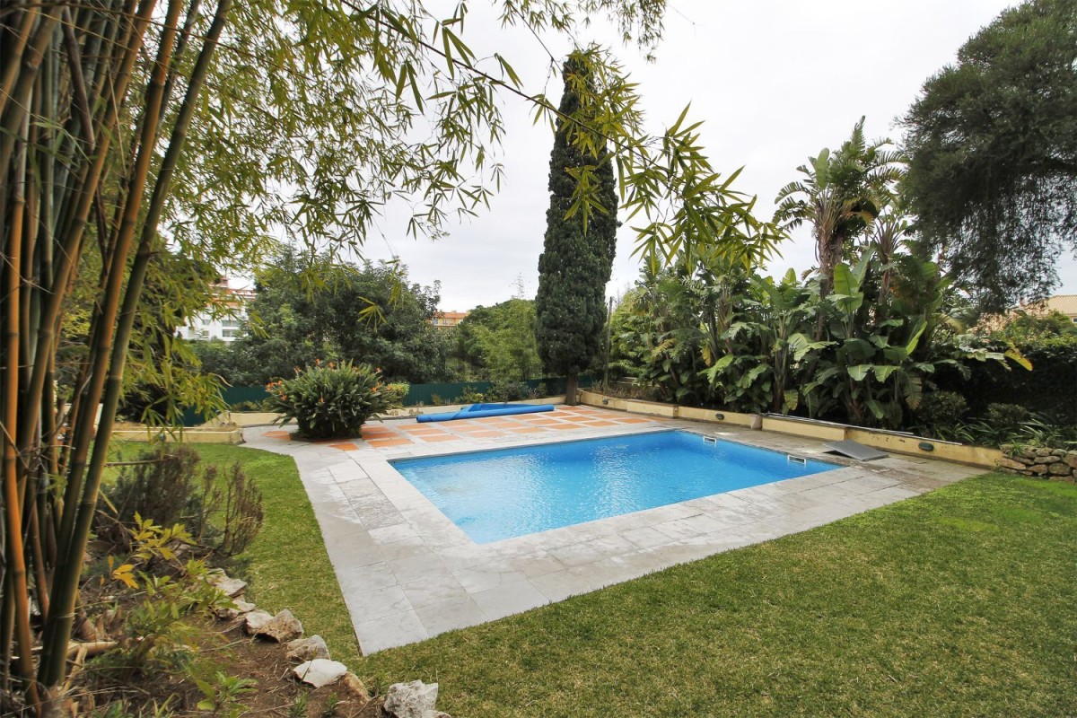 Esta espetacular moradia está localizada em Cascais e custa 5.250.000 euros.