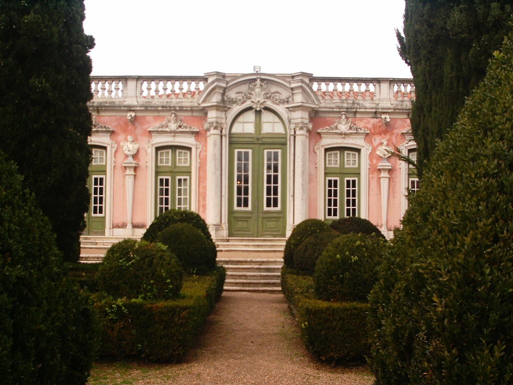 Obras de remodelação: Palácio Nacional de Queluz vai deixar de ser cor-de-rosa e passará a ser azul