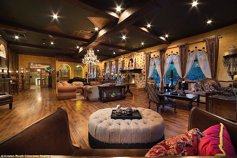 34c0d09000000578-3615257-image-a-47_1464542299130