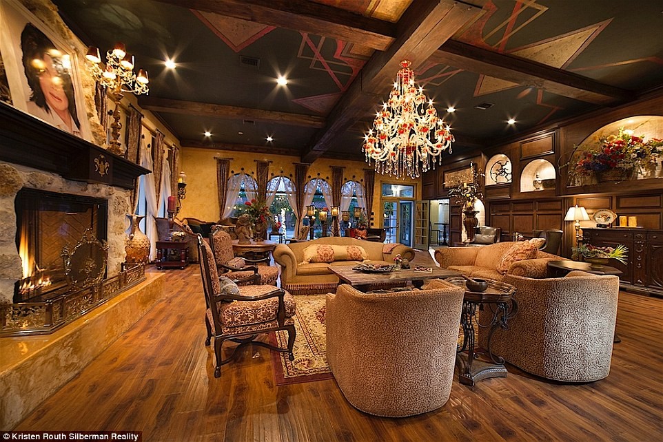 34c0d09900000578-3615257-image-a-50_1464542376527