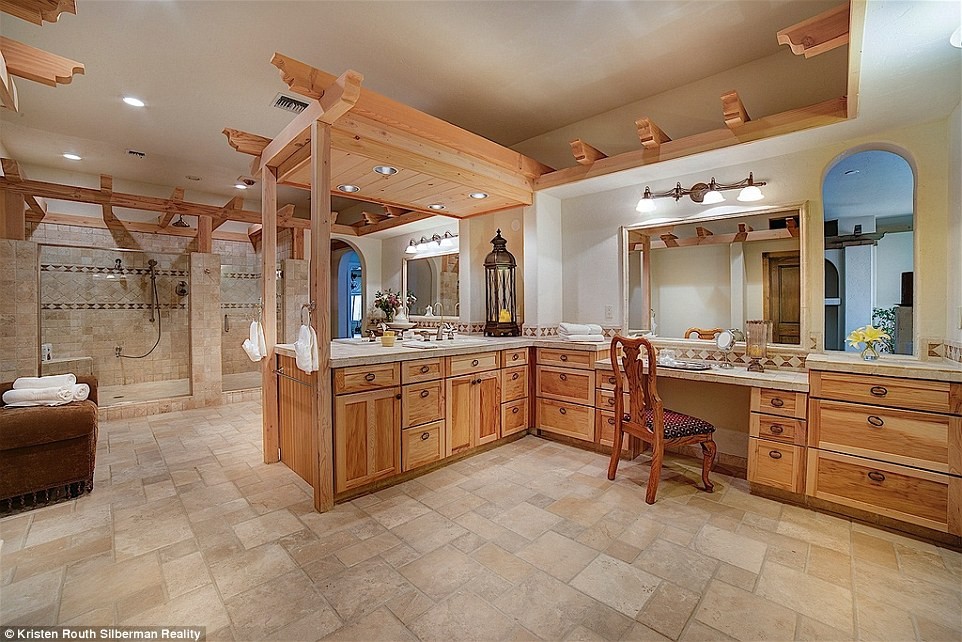 34c0d13000000578-3615257-image-a-40_1464541936482