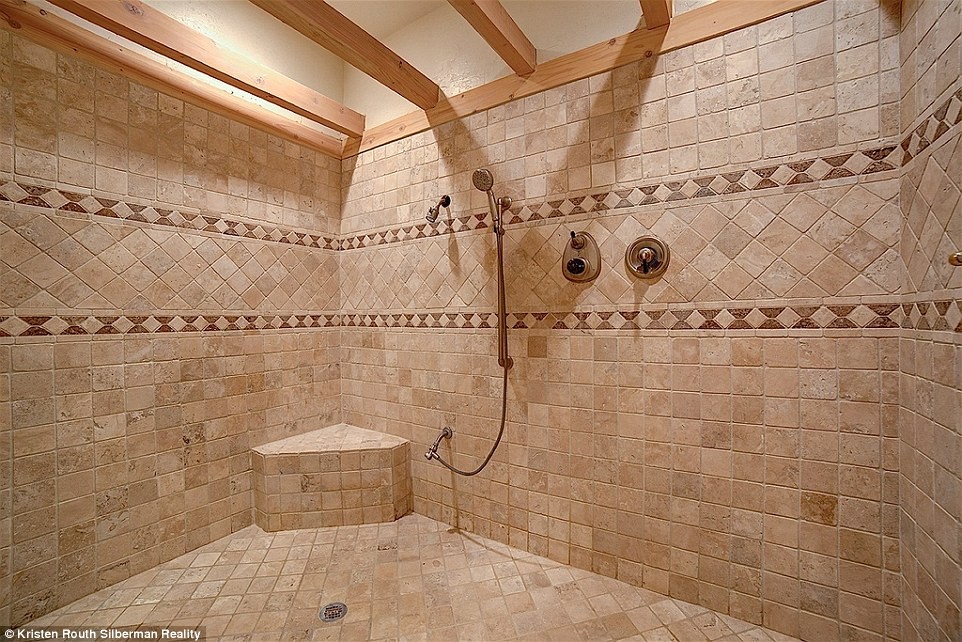 34c0d13400000578-3615257-image-a-42_1464542004982