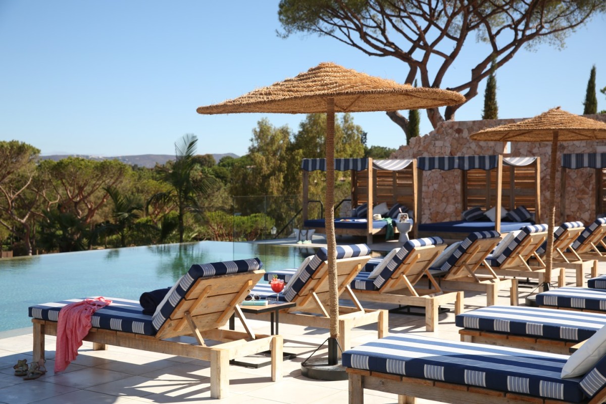 O bar de piscina Bovino Pool Bar é um dos novos espaços do resort.