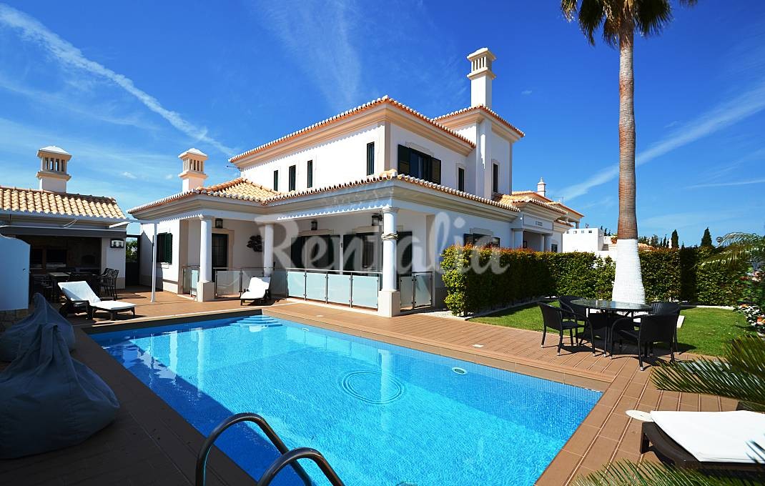 Casas de fim de semana: Mansão de luxo com piscina e perto da praia no Algarve