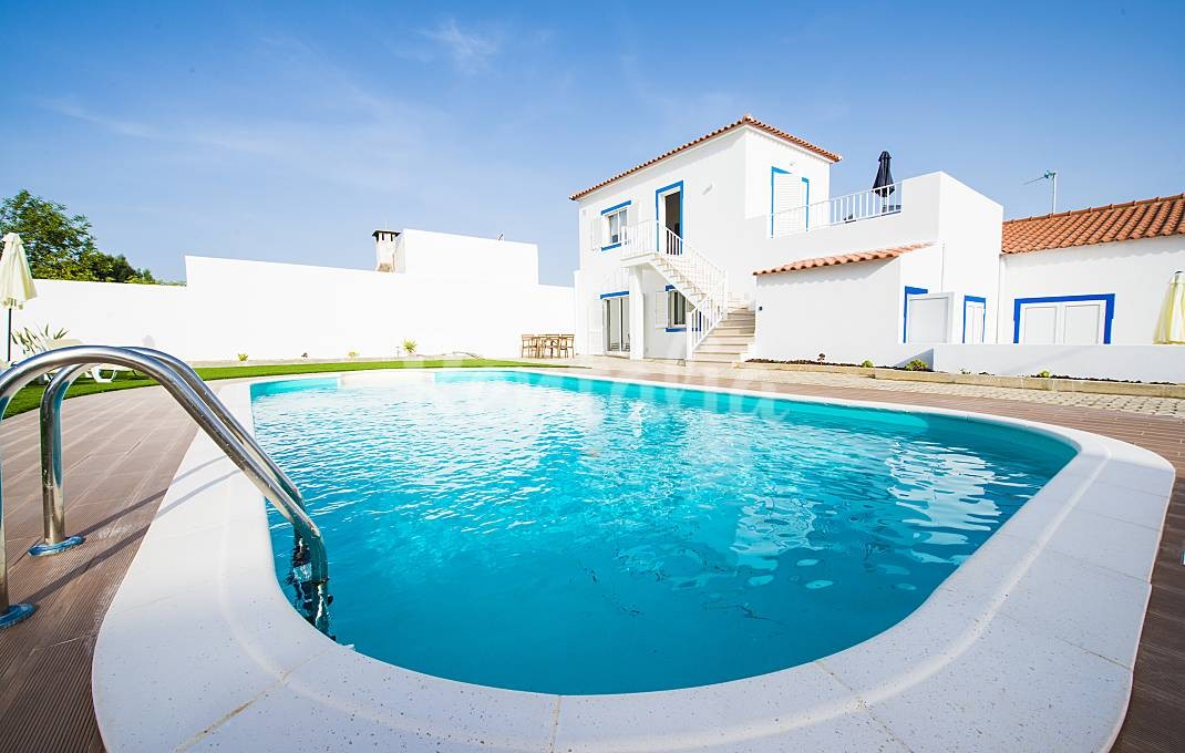 Casas de fim de semana: Mergulhar numa piscina de água salgada no Algarve