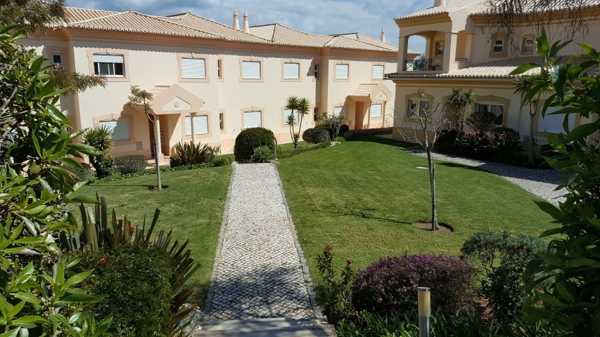 Este T2 com 93 m2 está situado em Lagos e vai a leilão por um valor de saída de 128.000 euros. Este T2 com 93 m2 está situado em Lagos e vai a leilão por um valor de saída de 128.000 euros.
