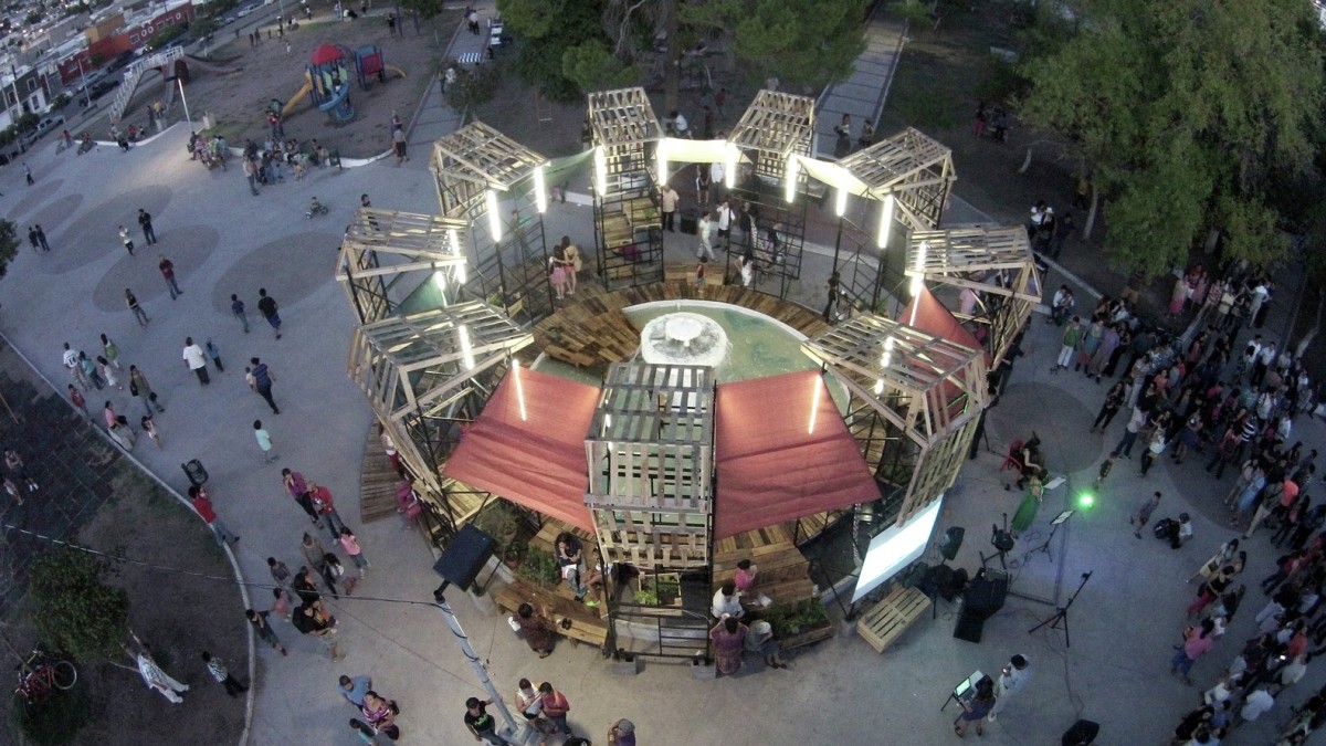 Quem disse que são feios? 10 engenhosos usos de andaimes que desmentem a sua má fama