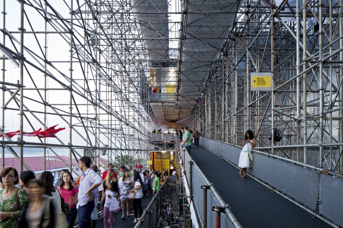 Quem disse que são feios? 10 engenhosos usos de andaimes que desmentem a sua má fama