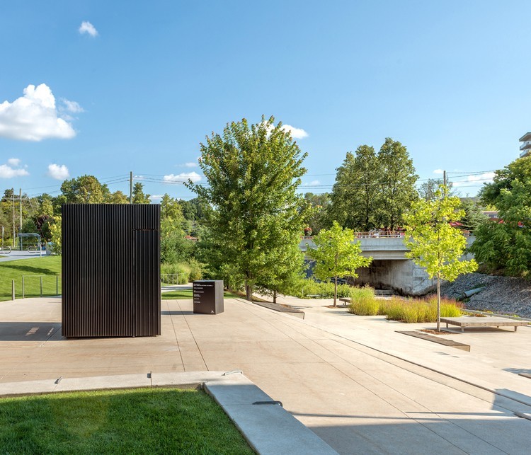biblioteca-stoy-pod