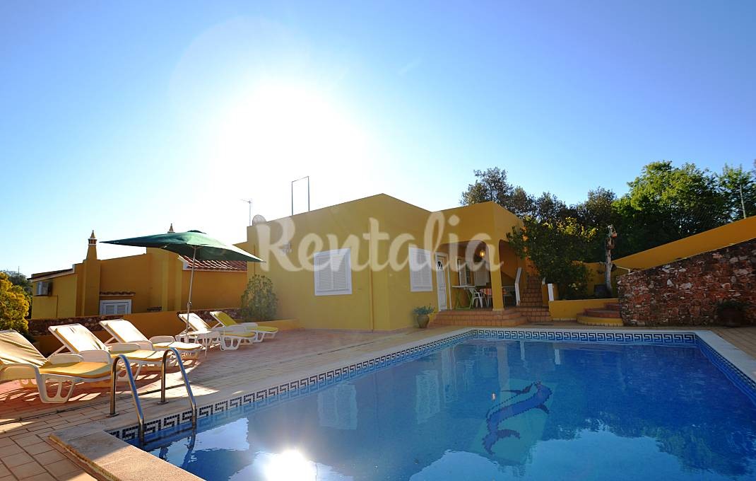 Casas de fim de semana: Piscina, praia e vista para a montanha em pleno Algarve