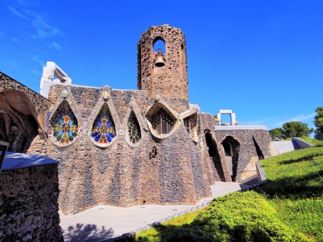 16-the-church-of-colnia-gell-in-catalonia-by-antoni-gaudi