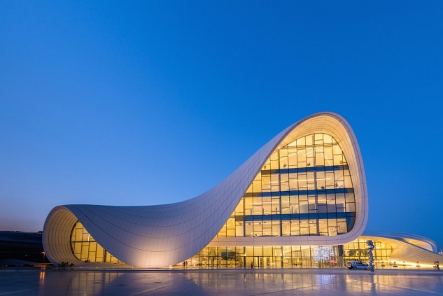 2-zaha-hadids-heydar-aliyev-centre-in-baku-azerbaijan