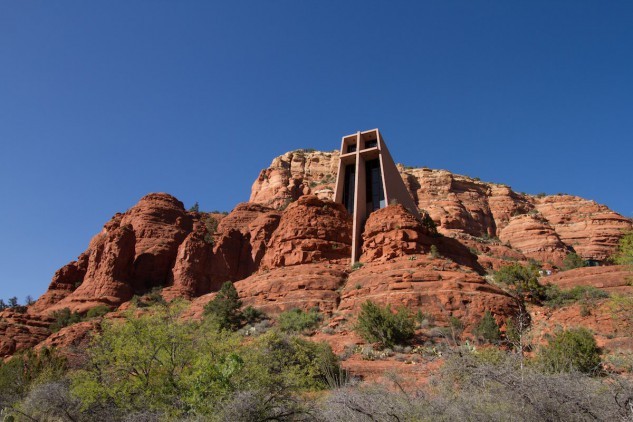 4-frank-lloyd-wrights-church-at-cathedral-rock-in-sedona-arizona