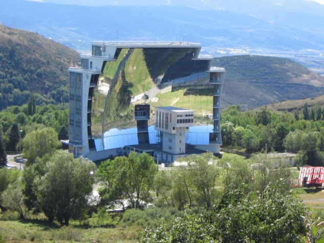 7-the-worlds-largest-solar-furnace-in-odeillo-france