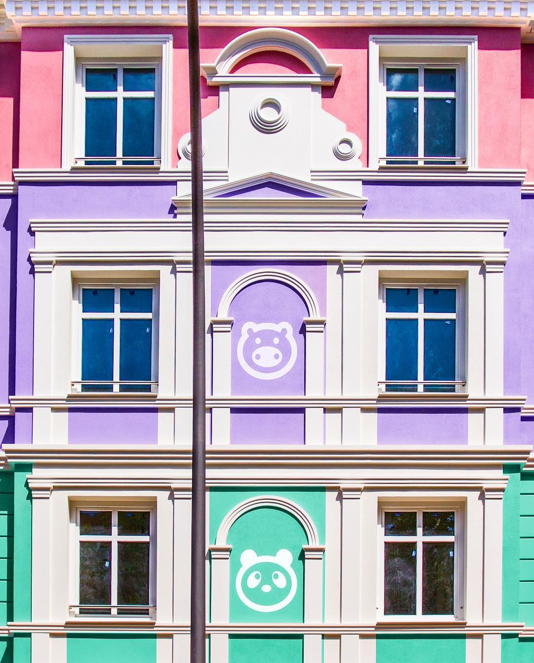 O “caçador de cores” anda pela Europa a fotografar as fachadas mais atrativas