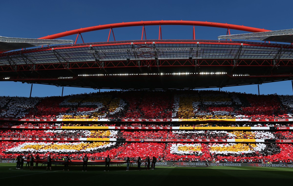Casa com vista para o estádio de futebol rival? A Century 21 paga o IMI