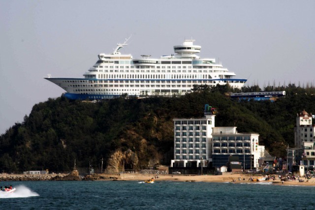 Sun Cruise Resort & Yacht: Dormir num cruzeiro “atracado”... num penhasco