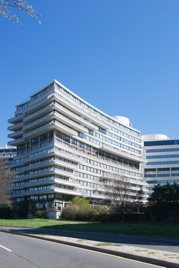 watergate_img_outside-683x1024