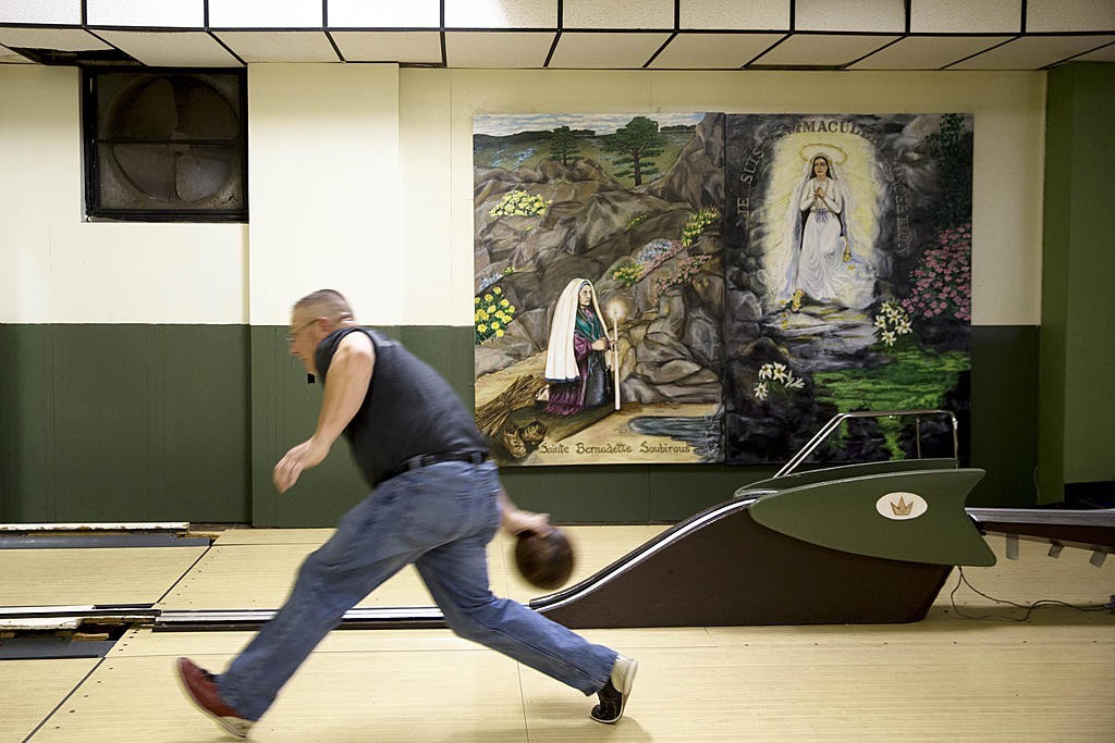 O segredo melhor guardado das igrejas dos EUA: salões de bowling escondidos na cave 