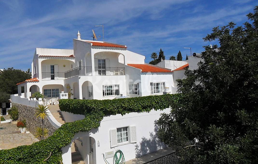 Casas de fim de semana: Desfrutar do Algarve numa mansão com piscina e vista para o mar 