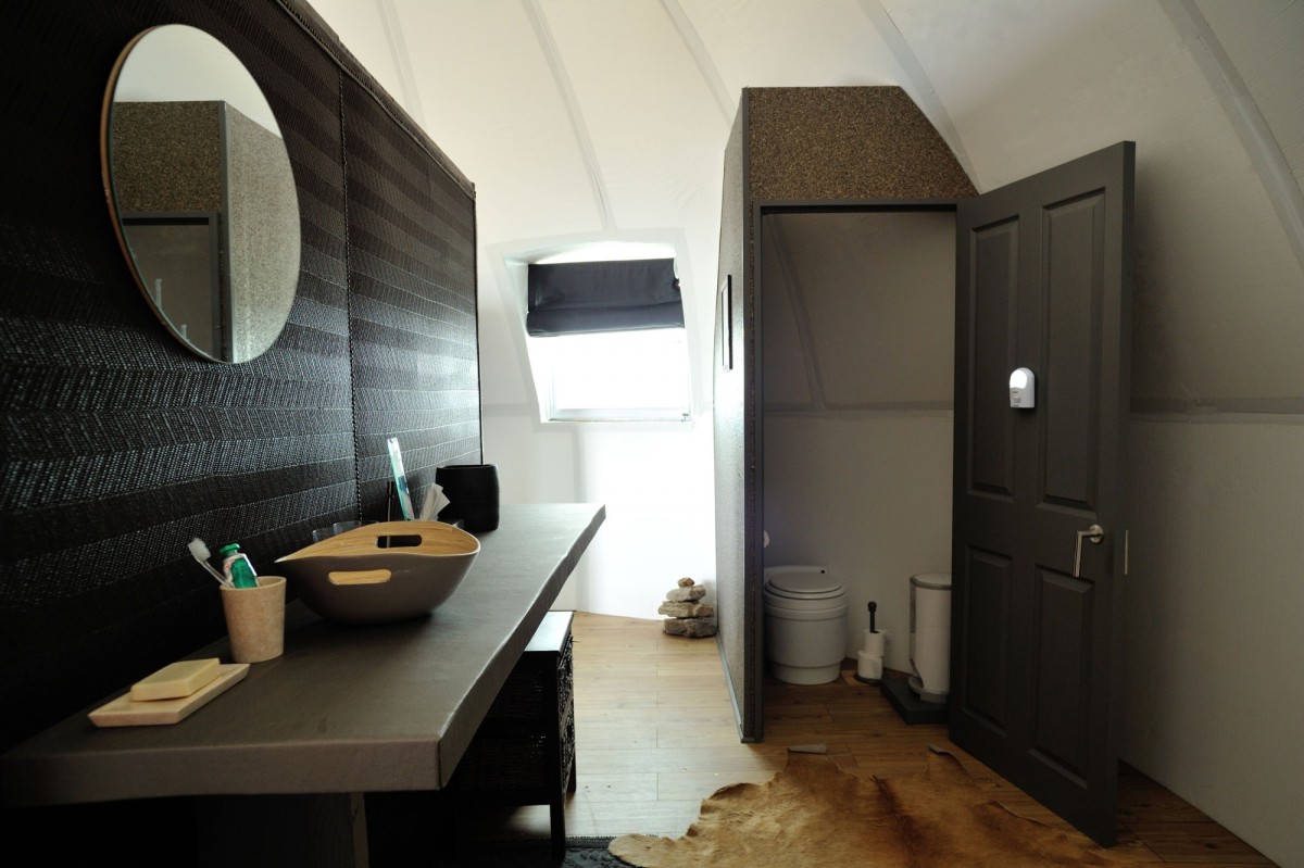 the_pods_bathroom