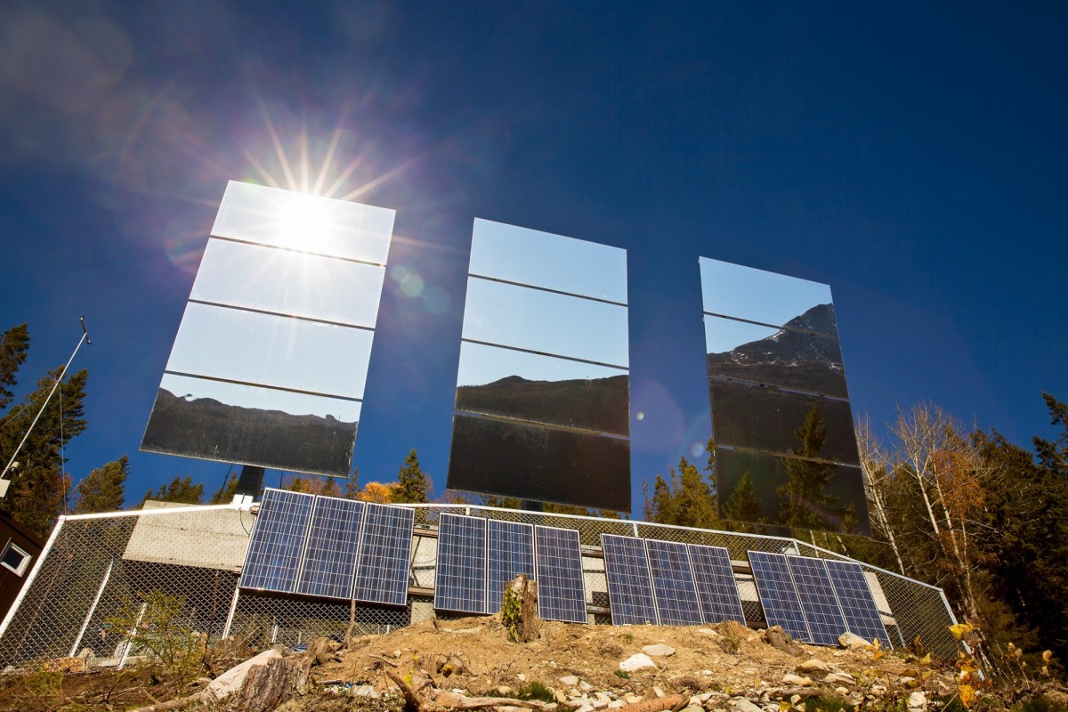 Nestas localidades utilizam-se espelhos gigantes para receber luz solar no inverno