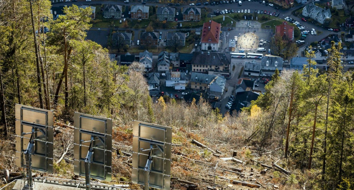 Nestas localidades utilizam-se espelhos gigantes para receber luz solar no inverno