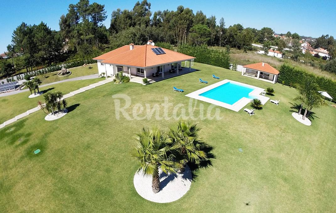 Casas de fim de semana: Mansão com piscina e jardim em plena natureza em Viana do Castelo