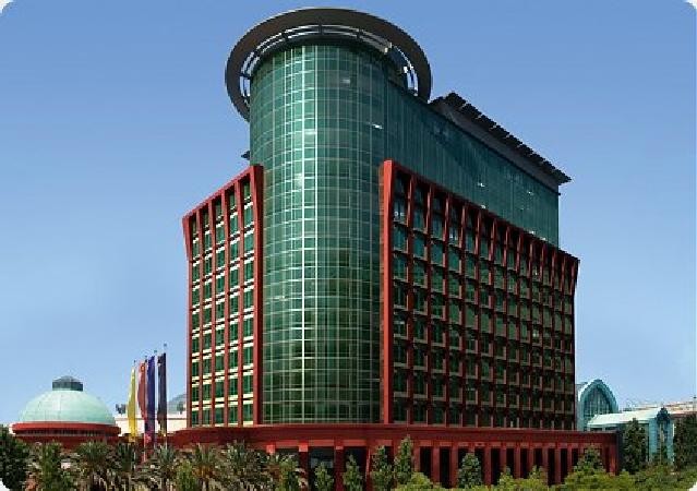 Torre Oriente, um edifício de escritórios que mais parece um hotel